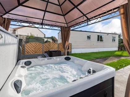 Hot Tub. Countryside. Coast. 5* Patrington Haven Leisure Park, East Yorkshire Villa Dış mekan fotoğraf