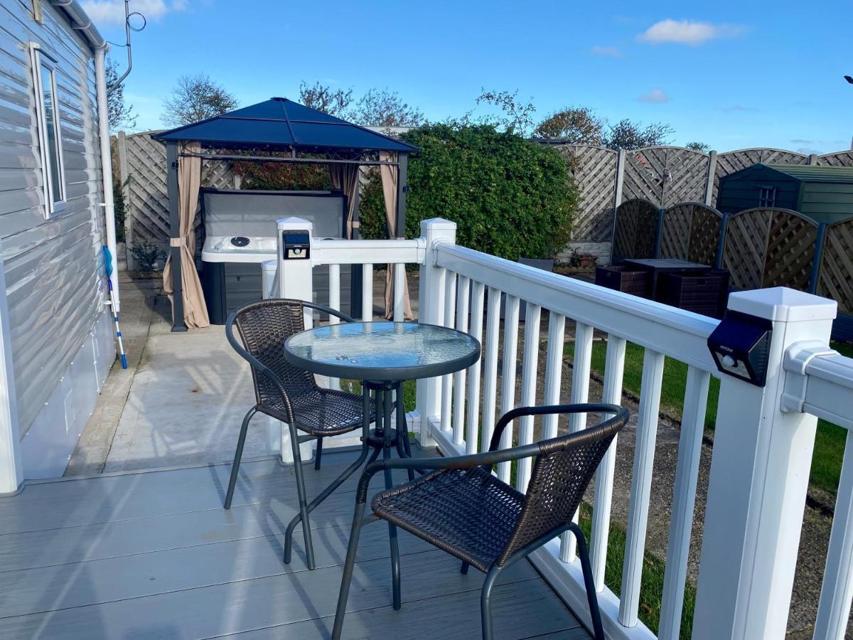Hot Tub. Countryside. Coast. 5* Patrington Haven Leisure Park, East Yorkshire Villa Dış mekan fotoğraf